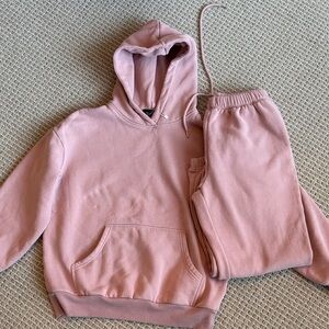 Women's Pink Hoodie and Joggers Set
Great condition no stains/damage.